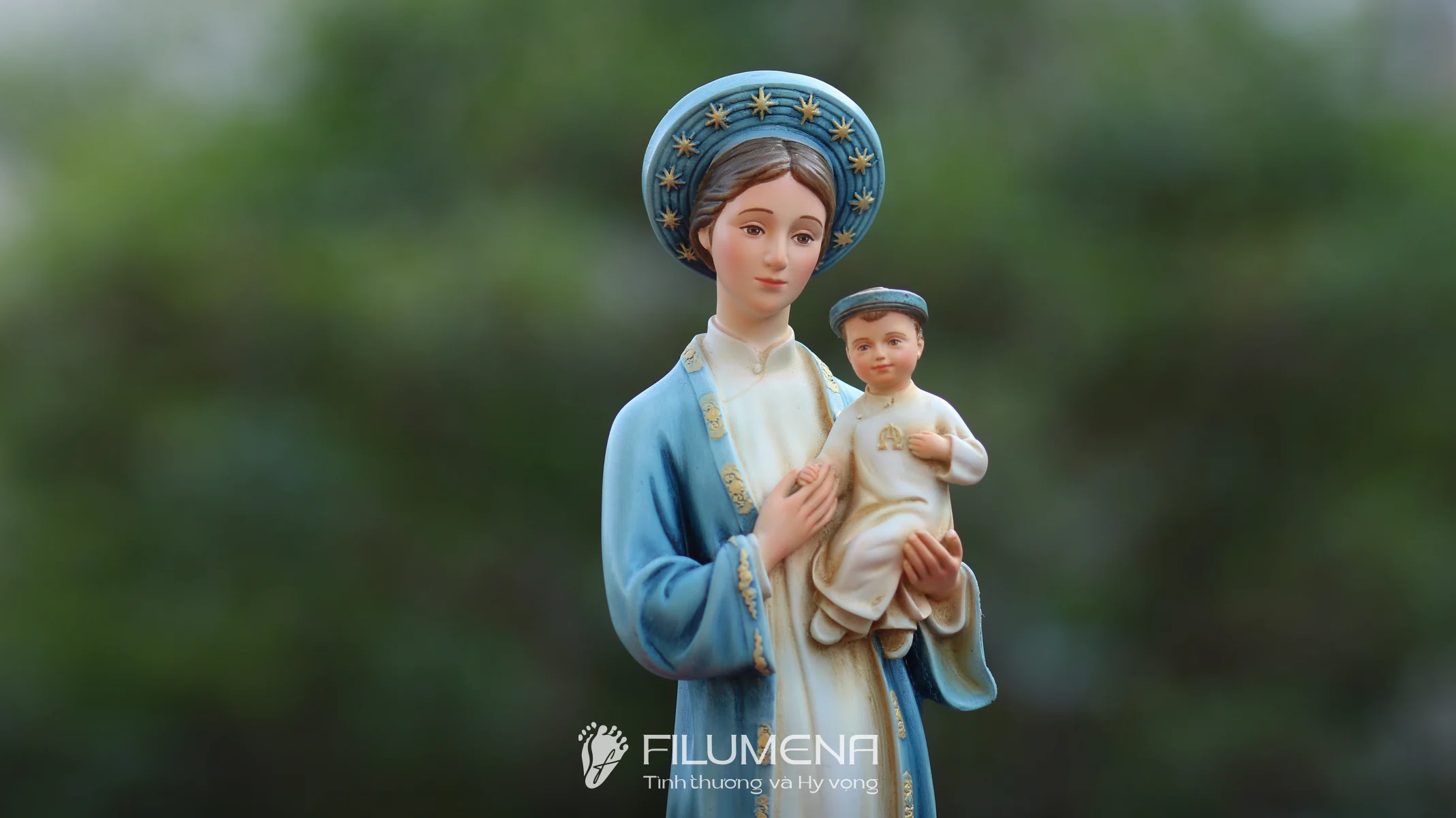 Tượng Đức Mẹ La Vang Filumena nhìn chính diện, phù hợp bàn thờ gia đình và góc cầu nguyện